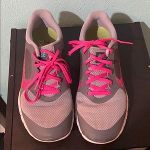 Nike free tennis shoes